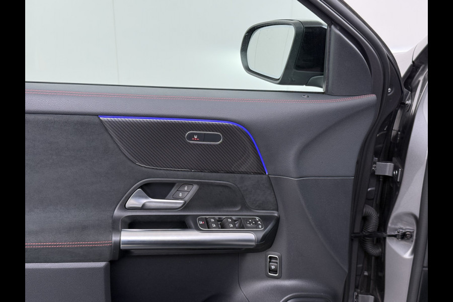 Mercedes-Benz GLA 180 AMG line | Night Sfeer Camera