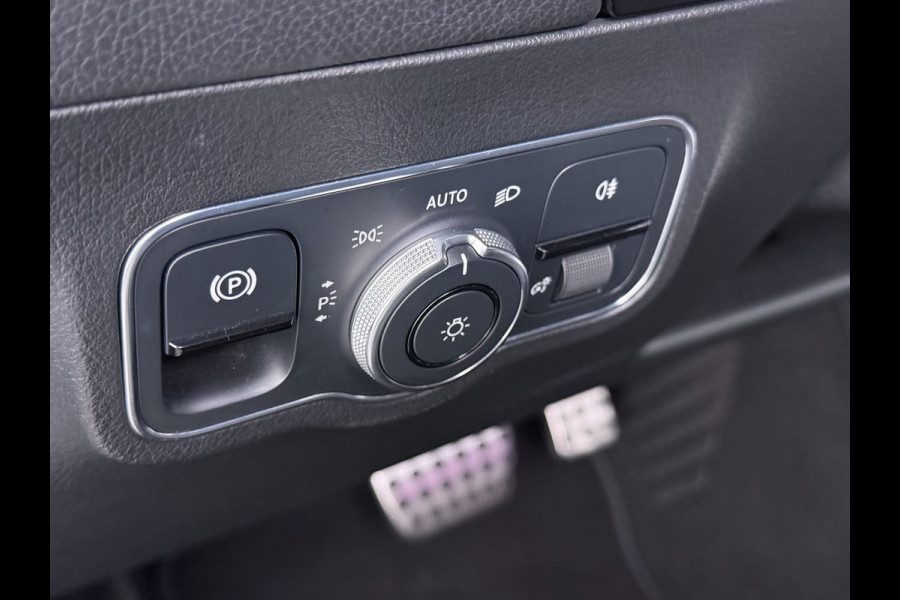 Mercedes-Benz GLA 180 AMG line | Night Sfeer Camera