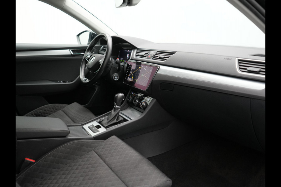 Škoda Superb Combi 1.4 TSI iV Business Edition Plus Plug In Hybrid 218pk PHEV | Trekhaak Af Fabriek | Crystal LED | Canton Audio | Sportstoelen & Stuur Verwarmd | Camera | Keyless | Cruise Control | Navigatie | Apple Carplay | Virtual | DAB | 17"L.M |