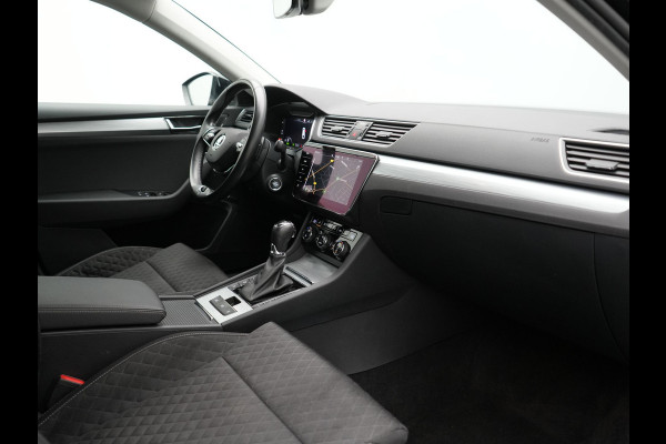 Škoda Superb Combi 1.4 TSI iV Business Edition Plus Plug In Hybrid 218pk PHEV | Trekhaak Af Fabriek | Crystal LED | Canton Audio | Sportstoelen & Stuur Verwarmd | Camera | Keyless | Cruise Control | Navigatie | Apple Carplay | Virtual | DAB | 17"L.M |