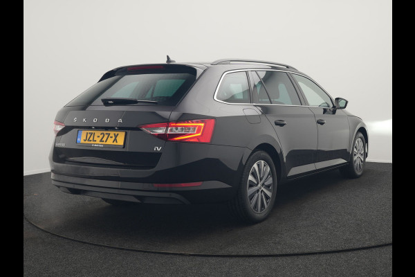 Škoda Superb Combi 1.4 TSI iV Business Edition Plus Plug In Hybrid 218pk PHEV | Trekhaak Af Fabriek | Crystal LED | Canton Audio | Sportstoelen & Stuur Verwarmd | Camera | Keyless | Cruise Control | Navigatie | Apple Carplay | Virtual | DAB | 17"L.M |