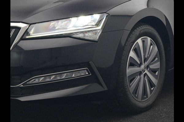 Škoda Superb Combi 1.4 TSI iV Business Edition Plus Plug In Hybrid 218pk PHEV | Trekhaak Af Fabriek | Crystal LED | Canton Audio | Sportstoelen & Stuur Verwarmd | Camera | Keyless | Cruise Control | Navigatie | Apple Carplay | Virtual | DAB | 17"L.M |
