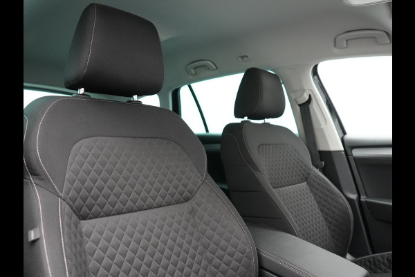 Škoda Superb Combi 1.4 TSI iV Business Edition Plus Plug In Hybrid 218pk PHEV | Trekhaak Af Fabriek | Crystal LED | Canton Audio | Sportstoelen & Stuur Verwarmd | Camera | Keyless | Cruise Control | Navigatie | Apple Carplay | Virtual | DAB | 17"L.M |