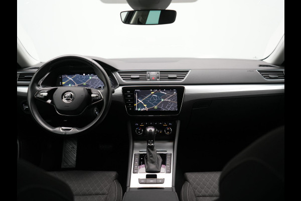 Škoda Superb Combi 1.4 TSI iV Business Edition Plus Plug In Hybrid 218pk PHEV | Trekhaak Af Fabriek | Crystal LED | Canton Audio | Sportstoelen & Stuur Verwarmd | Camera | Keyless | Cruise Control | Navigatie | Apple Carplay | Virtual | DAB | 17"L.M |