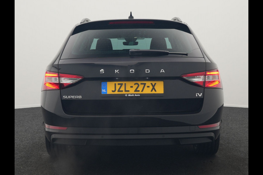 Škoda Superb Combi 1.4 TSI iV Business Edition Plus Plug In Hybrid 218pk PHEV | Trekhaak Af Fabriek | Crystal LED | Canton Audio | Sportstoelen & Stuur Verwarmd | Camera | Keyless | Cruise Control | Navigatie | Apple Carplay | Virtual | DAB | 17"L.M |