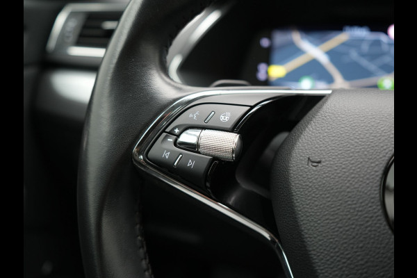 Škoda Superb Combi 1.4 TSI iV Business Edition Plus Plug In Hybrid 218pk PHEV | Trekhaak Af Fabriek | Crystal LED | Canton Audio | Sportstoelen & Stuur Verwarmd | Camera | Keyless | Cruise Control | Navigatie | Apple Carplay | Virtual | DAB | 17"L.M |
