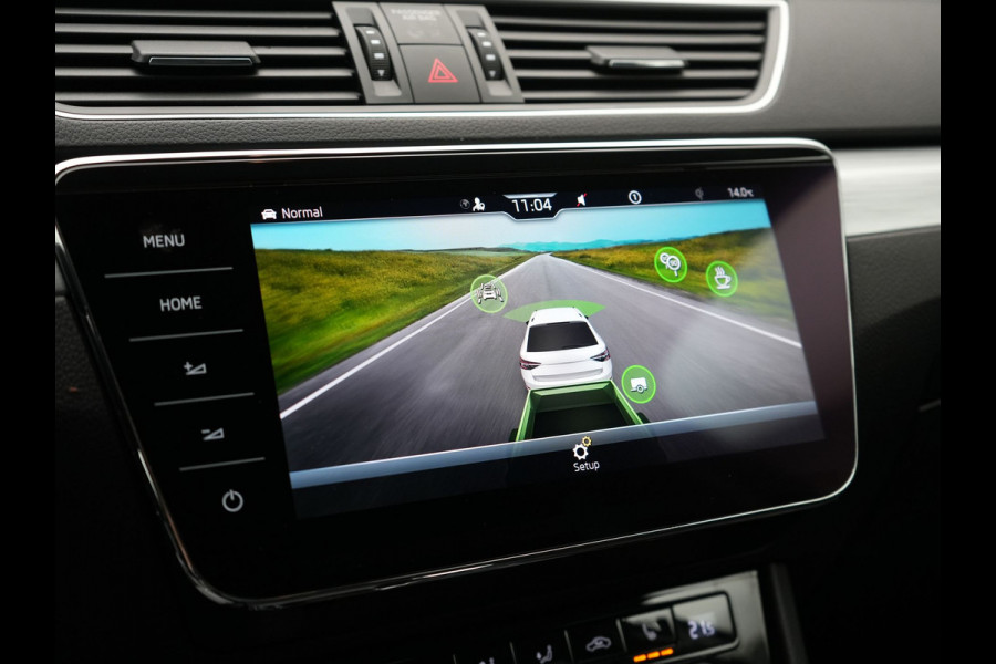 Škoda Superb Combi 1.4 TSI iV Business Edition Plus Plug In Hybrid 218pk PHEV | Trekhaak Af Fabriek | Crystal LED | Canton Audio | Sportstoelen & Stuur Verwarmd | Camera | Keyless | Cruise Control | Navigatie | Apple Carplay | Virtual | DAB | 17"L.M |