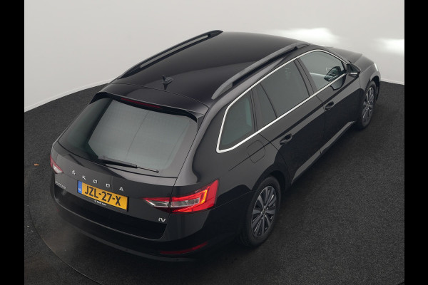 Škoda Superb Combi 1.4 TSI iV Business Edition Plus Plug In Hybrid 218pk PHEV | Trekhaak Af Fabriek | Crystal LED | Canton Audio | Sportstoelen & Stuur Verwarmd | Camera | Keyless | Cruise Control | Navigatie | Apple Carplay | Virtual | DAB | 17"L.M |