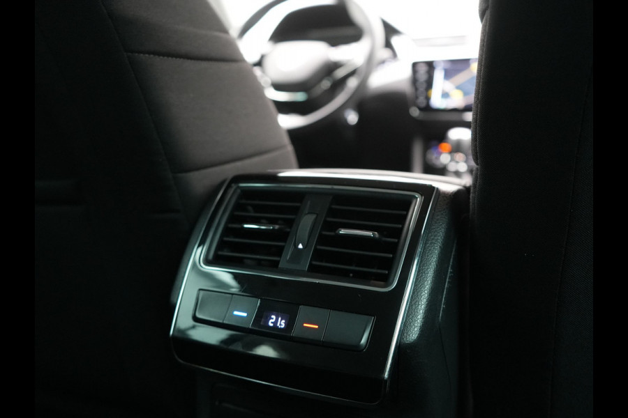 Škoda Superb Combi 1.4 TSI iV Business Edition Plus Plug In Hybrid 218pk PHEV | Trekhaak Af Fabriek | Crystal LED | Canton Audio | Sportstoelen & Stuur Verwarmd | Camera | Keyless | Cruise Control | Navigatie | Apple Carplay | Virtual | DAB | 17"L.M |