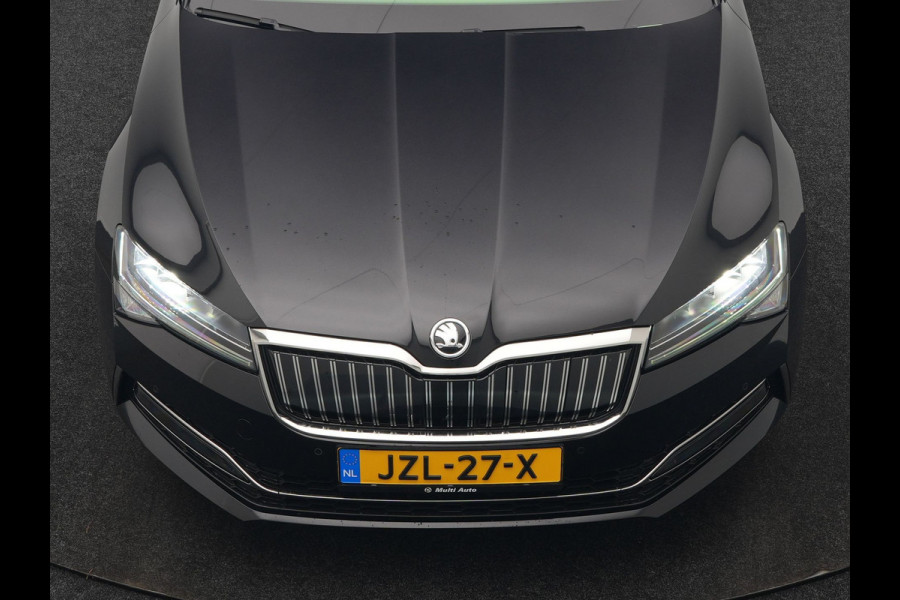 Škoda Superb Combi 1.4 TSI iV Business Edition Plus Plug In Hybrid 218pk PHEV | Trekhaak Af Fabriek | Crystal LED | Canton Audio | Sportstoelen & Stuur Verwarmd | Camera | Keyless | Cruise Control | Navigatie | Apple Carplay | Virtual | DAB | 17"L.M |