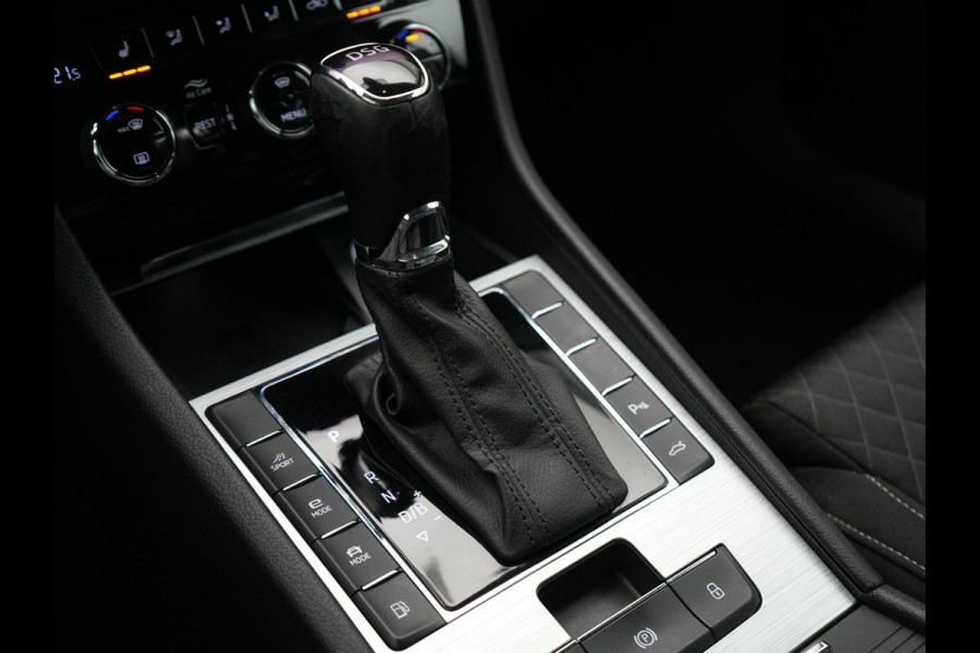 Škoda Superb Combi 1.4 TSI iV Business Edition Plus Plug In Hybrid 218pk PHEV | Trekhaak Af Fabriek | Crystal LED | Canton Audio | Sportstoelen & Stuur Verwarmd | Camera | Keyless | Cruise Control | Navigatie | Apple Carplay | Virtual | DAB | 17"L.M |
