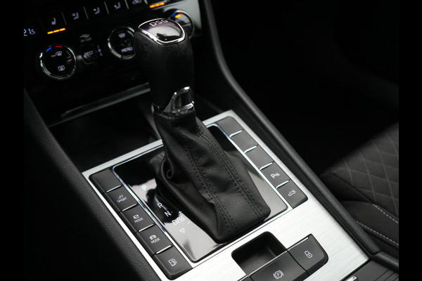 Škoda Superb Combi 1.4 TSI iV Business Edition Plus Plug In Hybrid 218pk PHEV | Trekhaak Af Fabriek | Crystal LED | Canton Audio | Sportstoelen & Stuur Verwarmd | Camera | Keyless | Cruise Control | Navigatie | Apple Carplay | Virtual | DAB | 17"L.M |