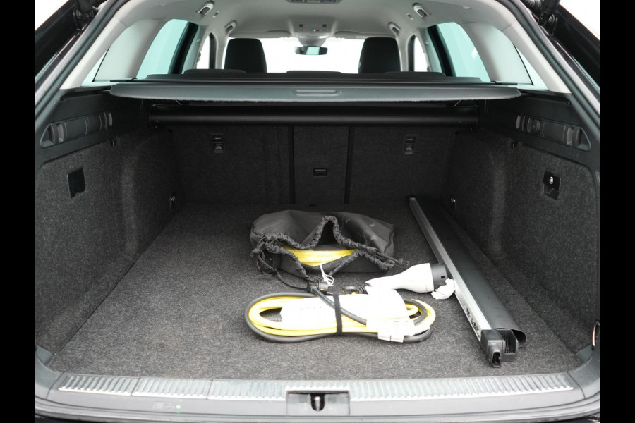 Škoda Superb Combi 1.4 TSI iV Business Edition Plus Plug In Hybrid 218pk PHEV | Trekhaak Af Fabriek | Crystal LED | Canton Audio | Sportstoelen & Stuur Verwarmd | Camera | Keyless | Cruise Control | Navigatie | Apple Carplay | Virtual | DAB | 17"L.M |