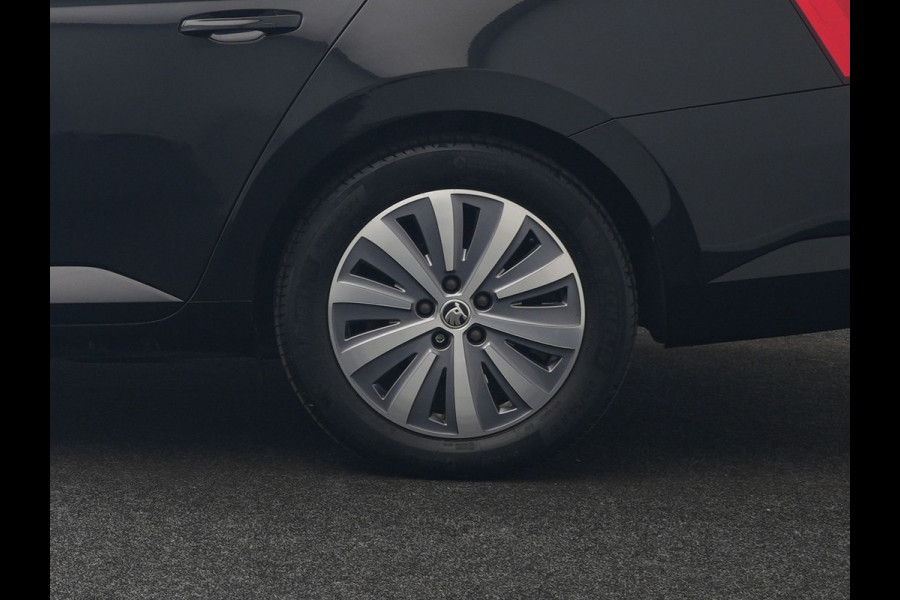 Škoda Superb Combi 1.4 TSI iV Business Edition Plus Plug In Hybrid 218pk PHEV | Trekhaak Af Fabriek | Crystal LED | Canton Audio | Sportstoelen & Stuur Verwarmd | Camera | Keyless | Cruise Control | Navigatie | Apple Carplay | Virtual | DAB | 17"L.M |