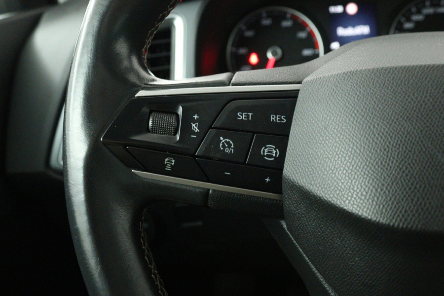 Seat Ateca 1.5 TSI Style Business Intense (PANORAMADAK, TREKHAAK WEGKLAPBAAR, CARPLAY, ACHTERUITRIJCAMERA, CRUISE ADAPTIEF)