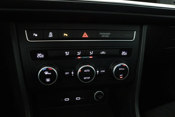 Seat Ateca 1.5 TSI Style Business Intense (PANORAMADAK, TREKHAAK WEGKLAPBAAR, CARPLAY, ACHTERUITRIJCAMERA, CRUISE ADAPTIEF)