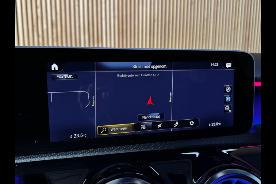 Mercedes-Benz A-Klasse 180 Business Solution AMG PANO|