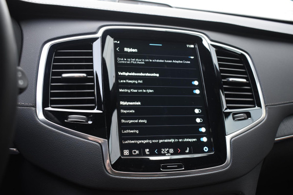Volvo XC90 T8 455PK Recharge AWD Ultimate Bright / Luchtvering / Bowers & Wilkins / Schuif-kanteldak / 360 Camera / Head Up Display / Nappaleder met ventilatie / Massagefunctie / Gelamineerde zijruiten / 22'' Velgen / Trekhaak /  Stoelverwarming / Stuurverwarming