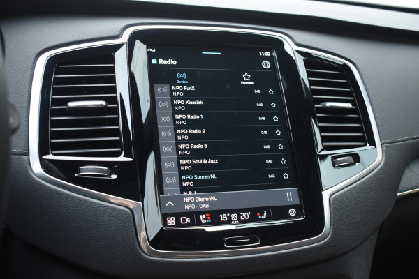 Volvo XC90 T8 455PK Recharge AWD Ultimate Bright / Luchtvering / Bowers & Wilkins / Schuif-kanteldak / 360 Camera / Head Up Display / Nappaleder met ventilatie / Massagefunctie / Gelamineerde zijruiten / 22'' Velgen / Trekhaak /  Stoelverwarming / Stuurverwarming