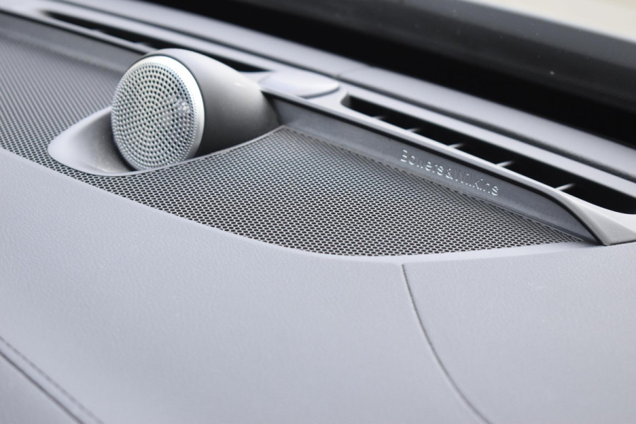 Volvo XC90 T8 455PK Recharge AWD Ultimate Bright / Luchtvering / Bowers & Wilkins / Schuif-kanteldak / 360 Camera / Head Up Display / Nappaleder met ventilatie / Massagefunctie / Gelamineerde zijruiten / 22'' Velgen / Trekhaak /  Stoelverwarming / Stuurverwarming