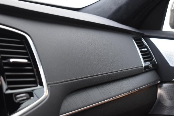 Volvo XC90 T8 455PK Recharge AWD Ultimate Bright / Luchtvering / Bowers & Wilkins / Schuif-kanteldak / 360 Camera / Head Up Display / Nappaleder met ventilatie / Massagefunctie / Gelamineerde zijruiten / 22'' Velgen / Trekhaak /  Stoelverwarming / Stuurverwarming