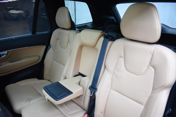 Volvo XC90 T8 455PK Recharge AWD Ultimate Bright / Luchtvering / Bowers & Wilkins / Schuif-kanteldak / 360 Camera / Head Up Display / Nappaleder met ventilatie / Massagefunctie / Gelamineerde zijruiten / 22'' Velgen / Trekhaak /  Stoelverwarming / Stuurverwarming