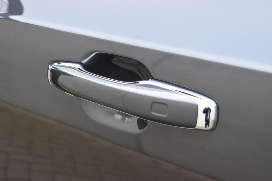 Volvo XC90 T8 455PK Recharge AWD Ultimate Bright / Luchtvering / Bowers & Wilkins / Schuif-kanteldak / 360 Camera / Head Up Display / Nappaleder met ventilatie / Massagefunctie / Gelamineerde zijruiten / 22'' Velgen / Trekhaak /  Stoelverwarming / Stuurverwarming