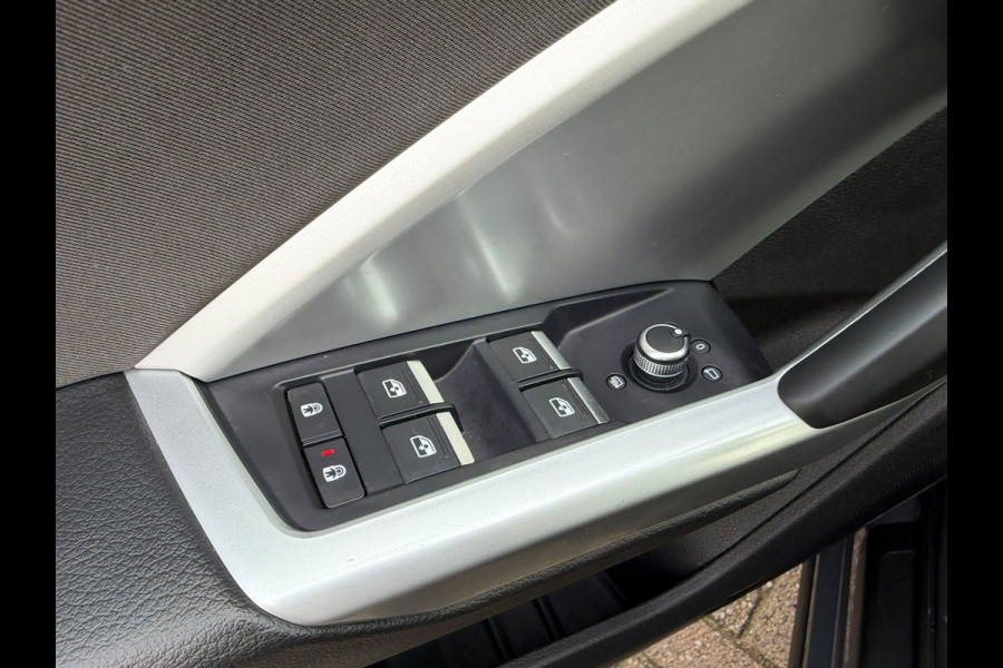 Audi Q3 35 TFSI S Line Pro Line Climate control Cruise LED Stoelverwarming Apple / Android Navi PDC voor/achter