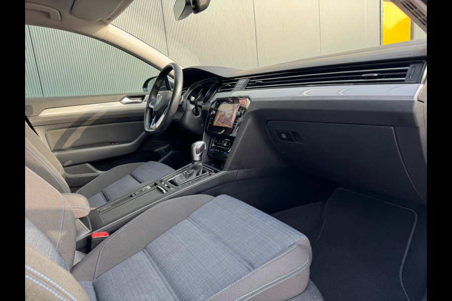 Volkswagen Passat Variant 1.4 TSI PHEV * Camera * Stoelverwarming * Lane-assistent *