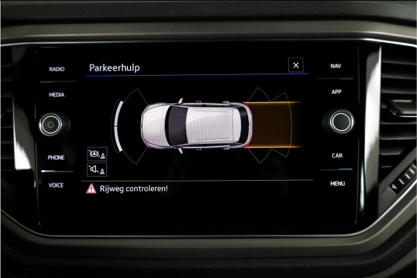 Volkswagen T-Roc 1.5 TSI Style 150 pk Automaat (DSG) | Verlengde garantie | Navigatie | Parkeersensoren | Adaptieve cruise control