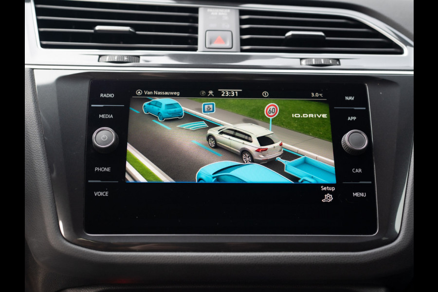 Volkswagen Tiguan 1.5 TSI R-Line Business+ | Trekhaak wegkl. | Elk. A-klep | Side Assist | 20'' | IQ Light | Prijs Rijklaar!!
