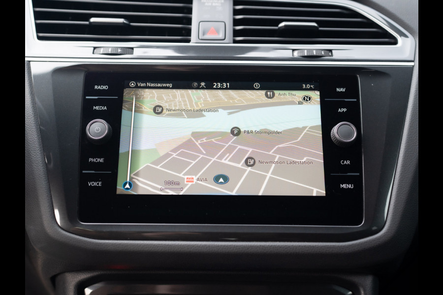 Volkswagen Tiguan 1.5 TSI R-Line Business+ | Trekhaak wegkl. | Elk. A-klep | Side Assist | 20'' | IQ Light | Prijs Rijklaar!!