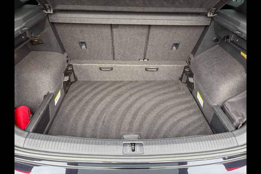 Volkswagen Tiguan 1.5 TSI R-Line Business+ | Trekhaak wegkl. | Elk. A-klep | Side Assist | 20'' | IQ Light | Prijs Rijklaar!!