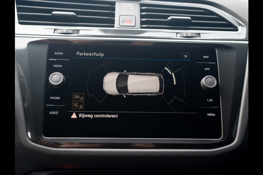 Volkswagen Tiguan 1.5 TSI R-Line Business+ | Trekhaak wegkl. | Elk. A-klep | Side Assist | 20'' | IQ Light | Prijs Rijklaar!!