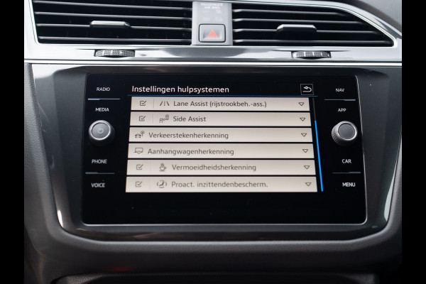Volkswagen Tiguan 1.5 TSI R-Line Business+ | Trekhaak wegkl. | Elk. A-klep | Side Assist | 20'' | IQ Light | Prijs Rijklaar!!