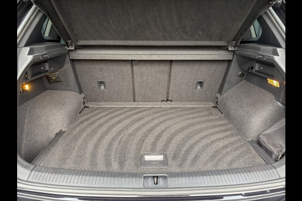 Volkswagen Tiguan 1.5 TSI R-Line Business+ | Trekhaak wegkl. | Elk. A-klep | Side Assist | 20'' | IQ Light | Prijs Rijklaar!!