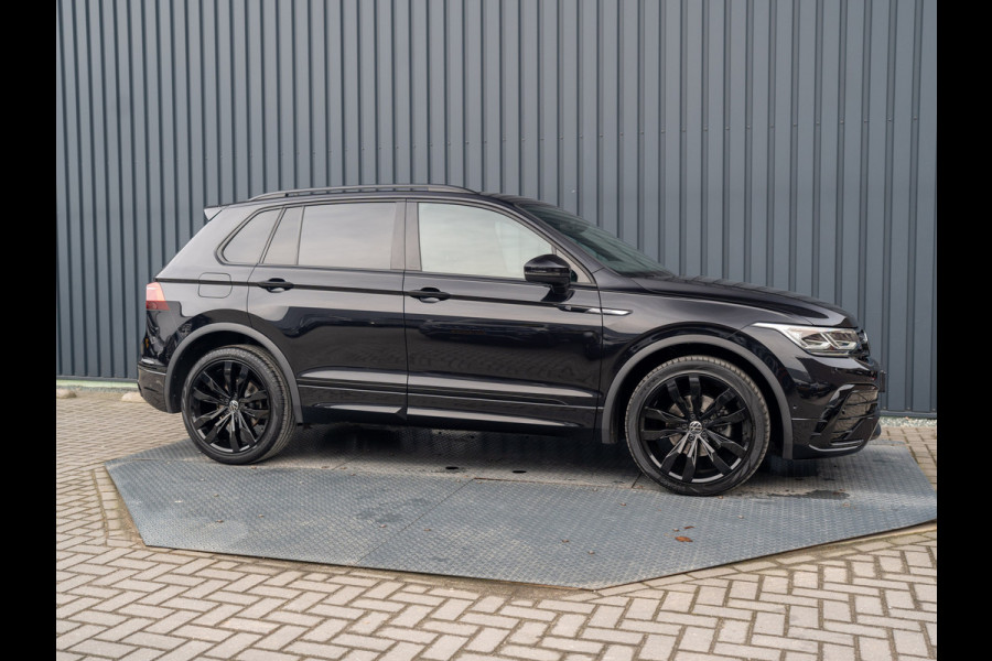 Volkswagen Tiguan 1.5 TSI R-Line Business+ | Trekhaak wegkl. | Elk. A-klep | Side Assist | 20'' | IQ Light | Prijs Rijklaar!!