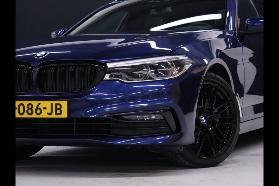 BMW 5 Serie Touring 520i M Sport [SCHUIFKANTELDAK, CRUISE CONTROL, BLUETOOTH TELEFOON, HUD, ACHTERUITRIJCAMERA, PDC V+A, STOELVERWARMING, BMW ADAPTIVE LED, NIEUWSTAAT]