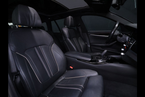 BMW 5 Serie Touring 520i M Sport [SCHUIFKANTELDAK, CRUISE CONTROL, BLUETOOTH TELEFOON, HUD, ACHTERUITRIJCAMERA, PDC V+A, STOELVERWARMING, BMW ADAPTIVE LED, NIEUWSTAAT]