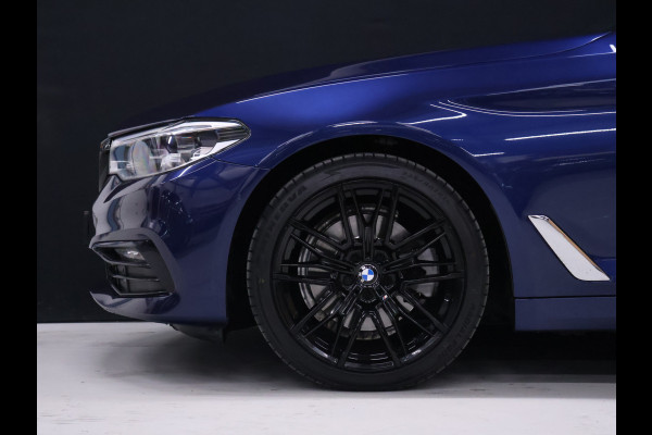 BMW 5 Serie Touring 520i M Sport [SCHUIFKANTELDAK, CRUISE CONTROL, BLUETOOTH TELEFOON, HUD, ACHTERUITRIJCAMERA, PDC V+A, STOELVERWARMING, BMW ADAPTIVE LED, NIEUWSTAAT]