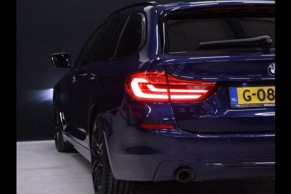 BMW 5 Serie Touring 520i M Sport [SCHUIFKANTELDAK, CRUISE CONTROL, BLUETOOTH TELEFOON, HUD, ACHTERUITRIJCAMERA, PDC V+A, STOELVERWARMING, BMW ADAPTIVE LED, NIEUWSTAAT]