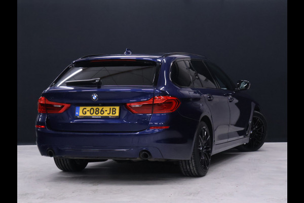 BMW 5 Serie Touring 520i M Sport [SCHUIFKANTELDAK, CRUISE CONTROL, BLUETOOTH TELEFOON, HUD, ACHTERUITRIJCAMERA, PDC V+A, STOELVERWARMING, BMW ADAPTIVE LED, NIEUWSTAAT]