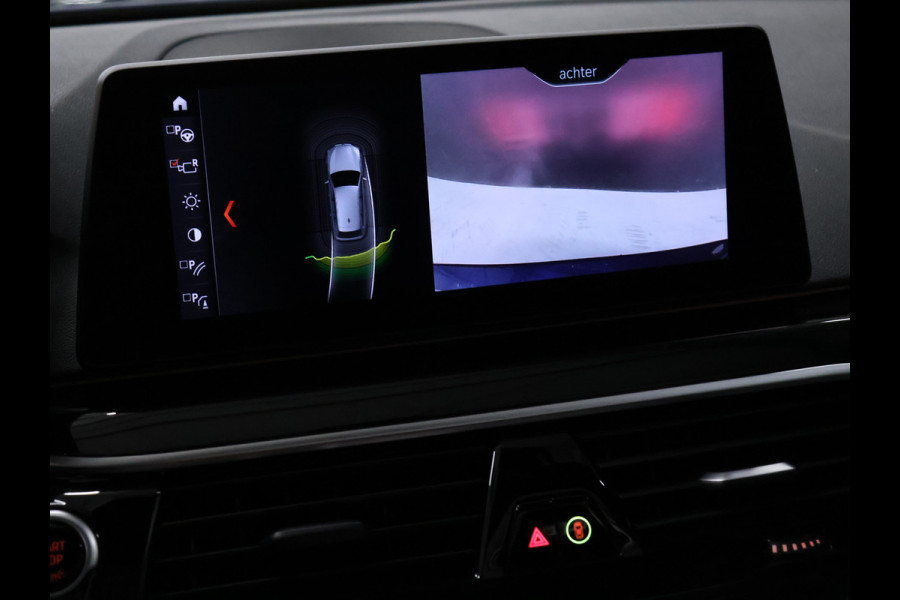 BMW 5 Serie Touring 520i M Sport [SCHUIFKANTELDAK, CRUISE CONTROL, BLUETOOTH TELEFOON, HUD, ACHTERUITRIJCAMERA, PDC V+A, STOELVERWARMING, BMW ADAPTIVE LED, NIEUWSTAAT]