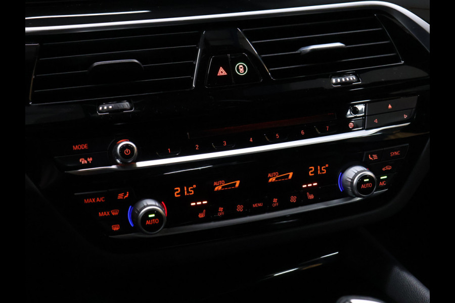 BMW 5 Serie Touring 520i M Sport [SCHUIFKANTELDAK, CRUISE CONTROL, BLUETOOTH TELEFOON, HUD, ACHTERUITRIJCAMERA, PDC V+A, STOELVERWARMING, BMW ADAPTIVE LED, NIEUWSTAAT]