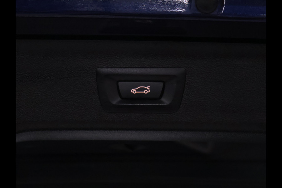 BMW 5 Serie Touring 520i M Sport [SCHUIFKANTELDAK, CRUISE CONTROL, BLUETOOTH TELEFOON, HUD, ACHTERUITRIJCAMERA, PDC V+A, STOELVERWARMING, BMW ADAPTIVE LED, NIEUWSTAAT]