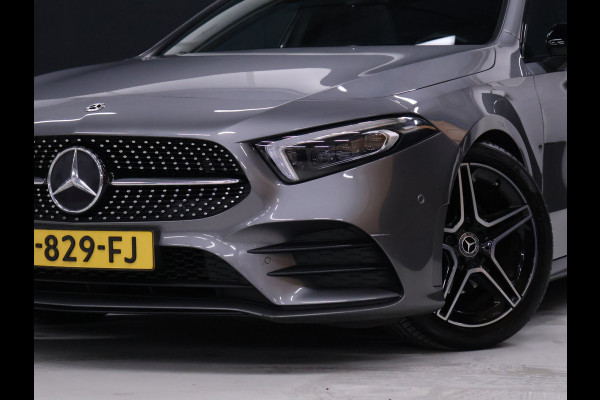 Mercedes-Benz A-Klasse 180 Business Solution AMG [SCHUIFKANTELDAK, MEMORY SEATS, SFEERVERLICHTING, CRUISE CONTROL, BLUETOOTH TELEFOON, ACHTERUITRIJCAMERA, PDC V+A, NIEUWSTAAT]