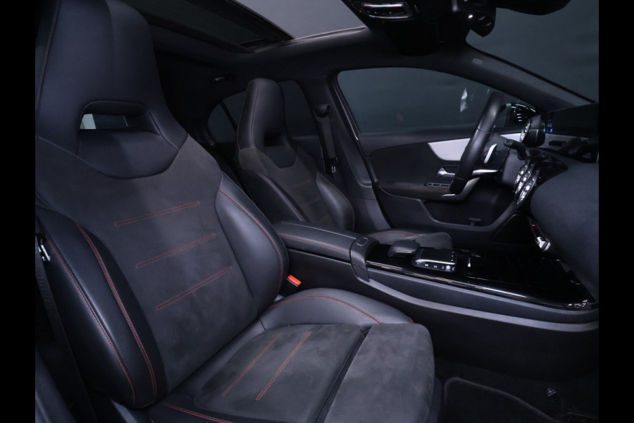 Mercedes-Benz A-Klasse 180 Business Solution AMG [SCHUIFKANTELDAK, MEMORY SEATS, SFEERVERLICHTING, CRUISE CONTROL, BLUETOOTH TELEFOON, ACHTERUITRIJCAMERA, PDC V+A, NIEUWSTAAT]