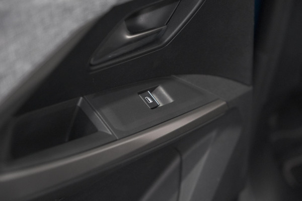 Peugeot 5008 1.2 Hybrid 136 GT | Adaptieve Cruise Control | Camera | Elektrische Kofferklep | Stoelverwarming