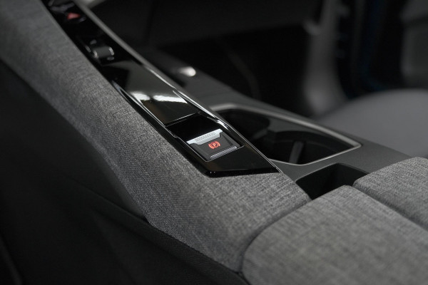 Peugeot 5008 1.2 Hybrid 136 GT | Adaptieve Cruise Control | Camera | Elektrische Kofferklep | Stoelverwarming