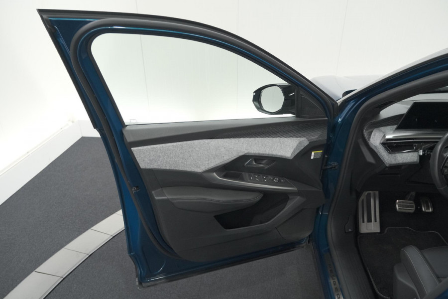 Peugeot 5008 1.2 Hybrid 136 GT | Adaptieve Cruise Control | Camera | Elektrische Kofferklep | Stoelverwarming